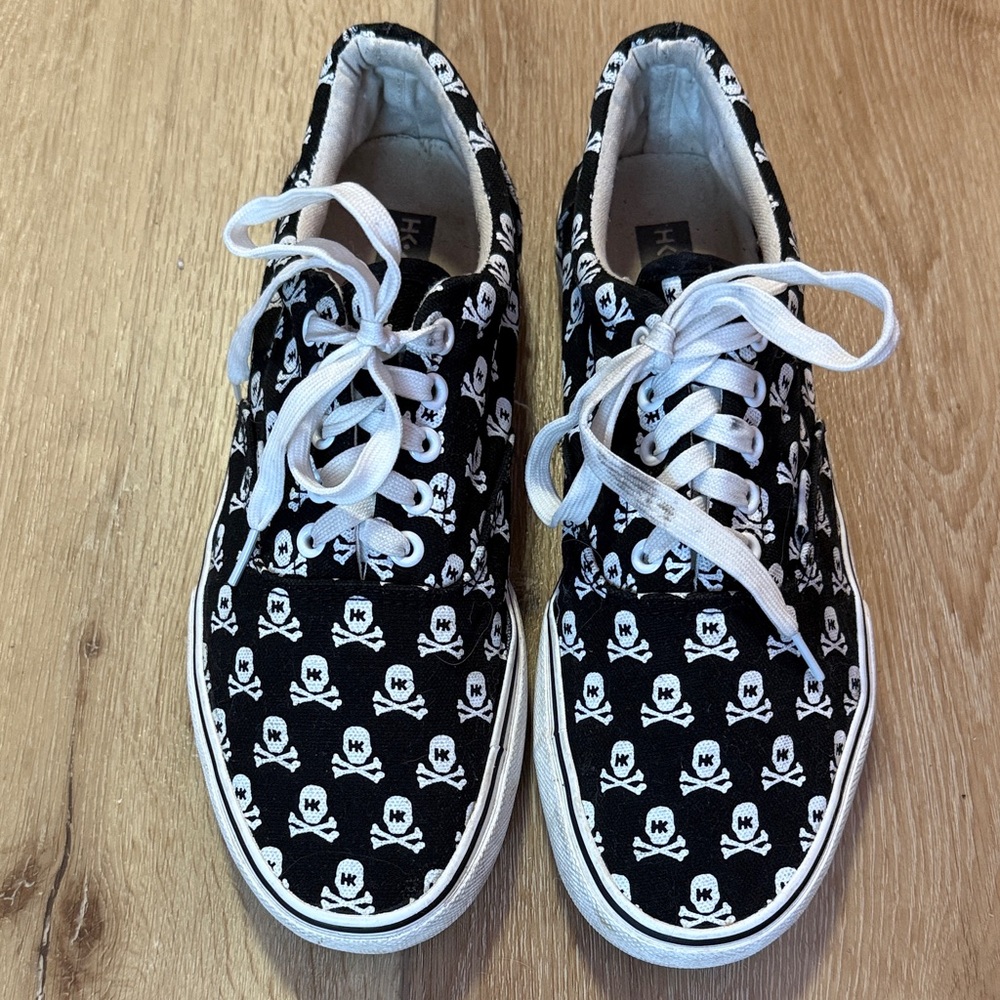 HC Army Black and White Skull Pattern Sneakers